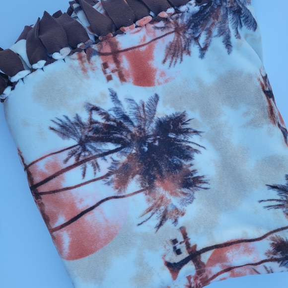 Extra Large Adult Oasis tropical Allover Anti Print blanket Fleece No Sew 58x80